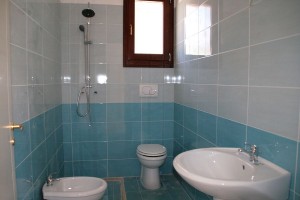 Borgo Cenate bathroom: villas by the sea for sale in Puglia