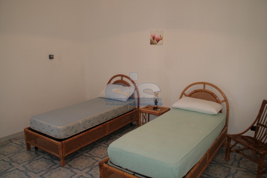Luxury seafront villa for sale in Italy, Puglia: ground floor twin bedroom