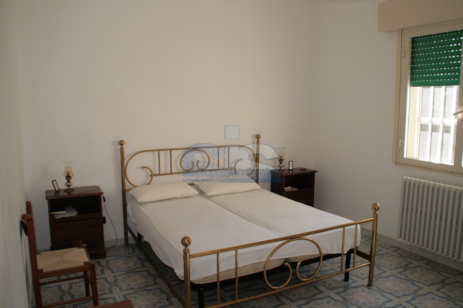 Luxury seafront villa for sale in Italy, Puglia: ground floor double bedroom